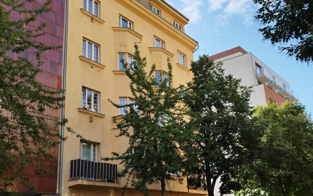 Prodej bytu 4+kk se dvěma koupelnami v nástavbě z roku 2006, 131m2, Praha-Holešovice, ulice Na Maninách